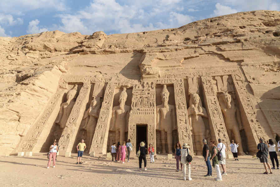 Egipto 144 - Abu Simbel - Templo de Hator.jpg